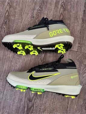 Nike Men’s Golf Shoes in Beige with Neon Yellow Accents